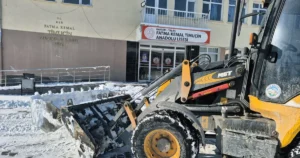 Kayseri Talas Belediyesi, etkili olan kar yağışının ardından okullar açılmadan