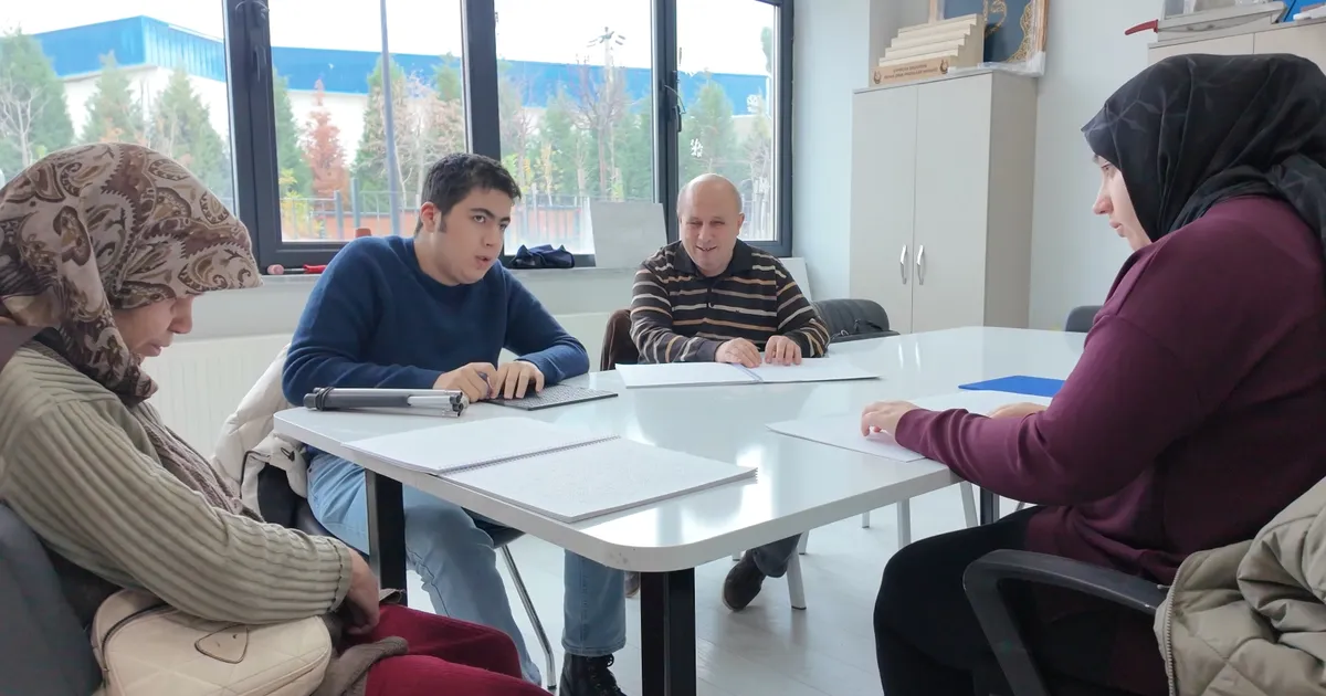 Kocaeli Çayırova’da görme engelli bireylere Kur’an-ı Kerim dersi