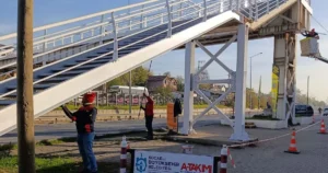 Kocaeli Büyükşehir Belediyesi, kent genelinde yürüttüğü bakım ve onarım çalışmalarıyla