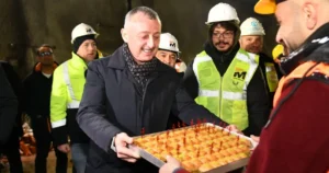 Kocaeli Büyükşehir ekipleri 2025'in son saatlerinde de sahada görev yaparken,