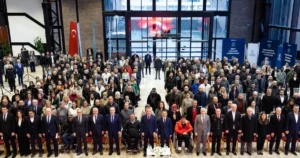 Kocaeli Büyükşehir Belediyesi öncülüğünde düzenlenen Engelsiz Ulaşım Çalıştayı’nda, özel bireylerin