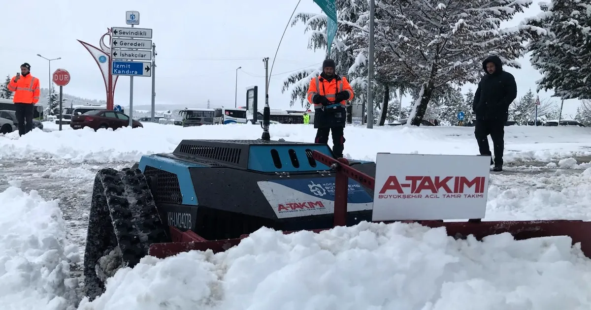 Kocaeli’de karla mücadelede robotik teknoloji
