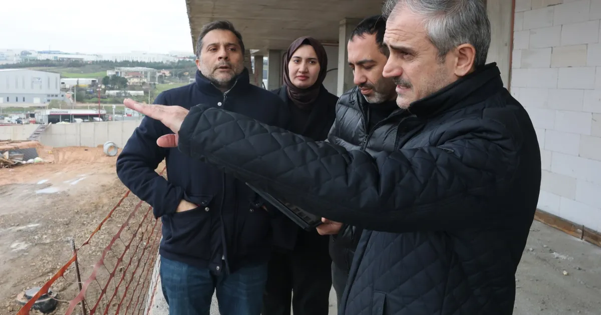 Kocaeli Çayırova Belediye Başkanı Bünyamin Çiftçi, kaba inşaatı büyük oranda