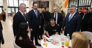 AK Parti Genel Başkan Yardımcısı Kürşad Zorlu, İzmit Millet Bahçesi'ni