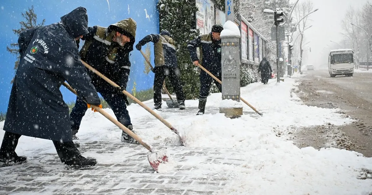 Malatya’da Büyükşehir ekipleri karla mücadelede 7/24 sahada
