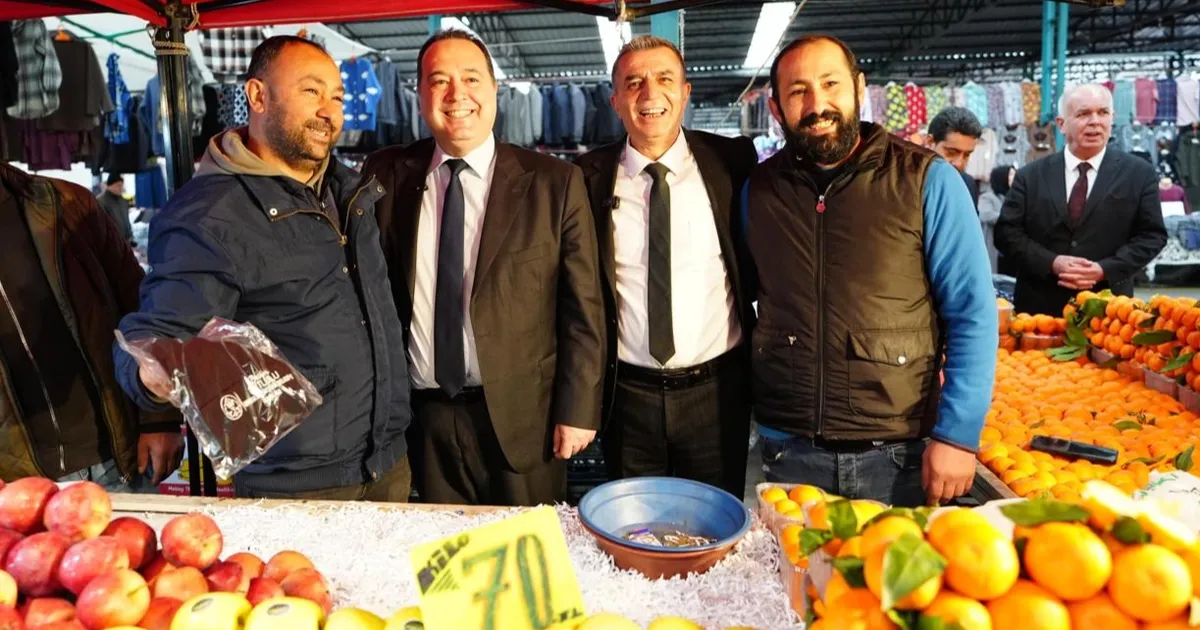 Manisa’da Başkan Dutlulu Perşembe Pazarı’nda esnafla buluştu