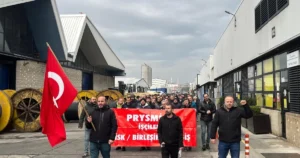 Birleşik Metal-İş Sendikası üyesi işçiler, Bursa'nın Mudanya ilçesindeki Türk Prysmian