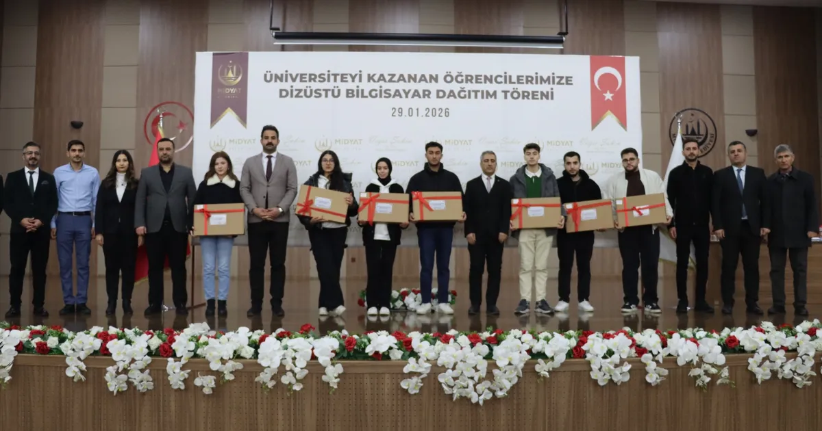 Midyat’ta üniversitelilere 252 dizüstü bilgisayar desteği