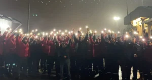 DGD-SEN öncülüğünde Migros depolarında iş bırakan çalışanlar, taşeron uygulamasının sona
