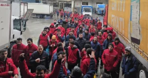 Migros yasa dışı eylemlerine devam eden çalışanlarla yollarını ayırırken, gıda