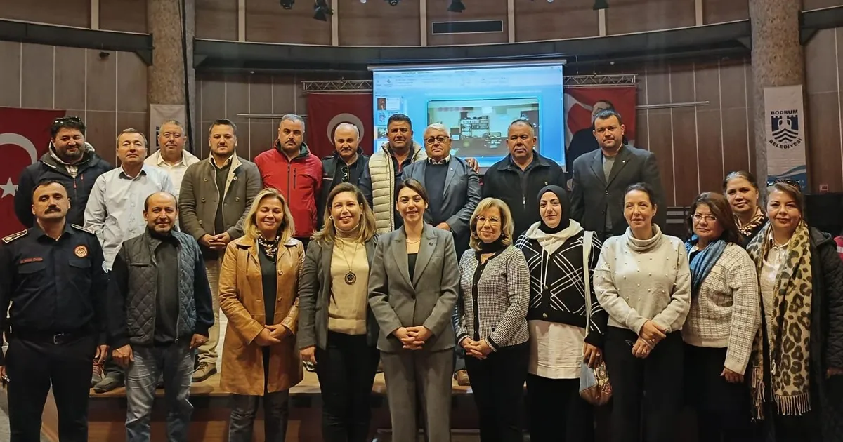 Muğla Büyükşehir’den muhtarlara akademik destek