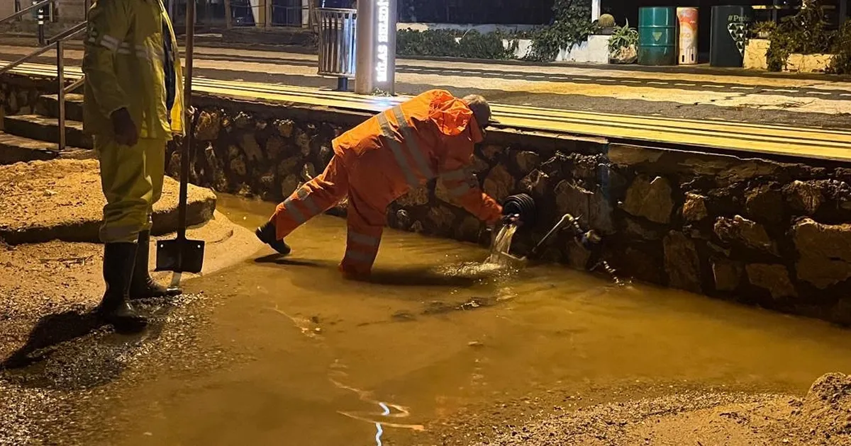 Muğla Milas’ta şiddetli yağışlara karşı yoğun mücadele