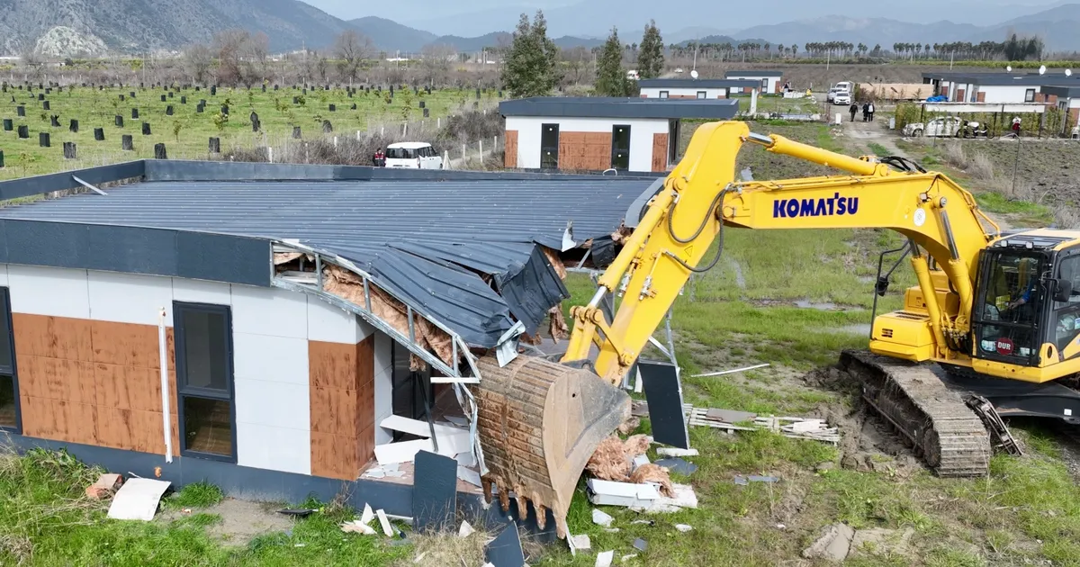Muğla’da Ortaca Belediyesi kaçak yapılara müdahale etti