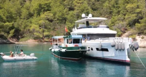 Muğla Büyükşehir Belediyesi, deniz kirliliğiyle mücadele kapsamında yürüttüğü atık alım
