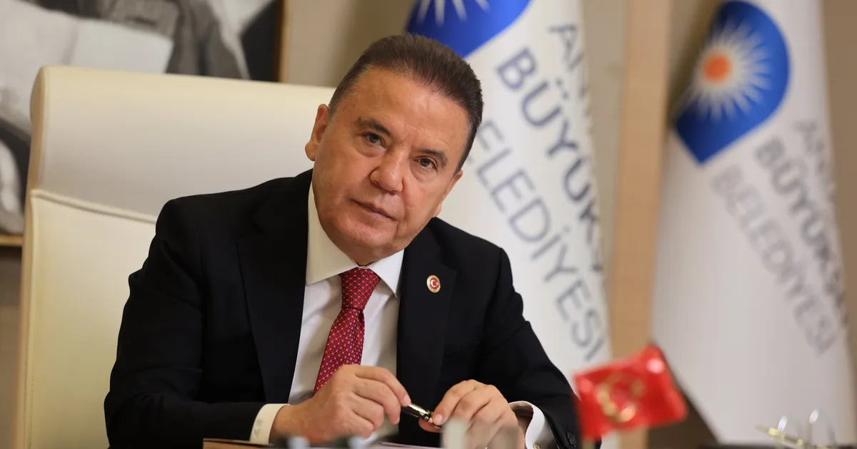 Muhittin Böcek hastaneye kaldırıldı