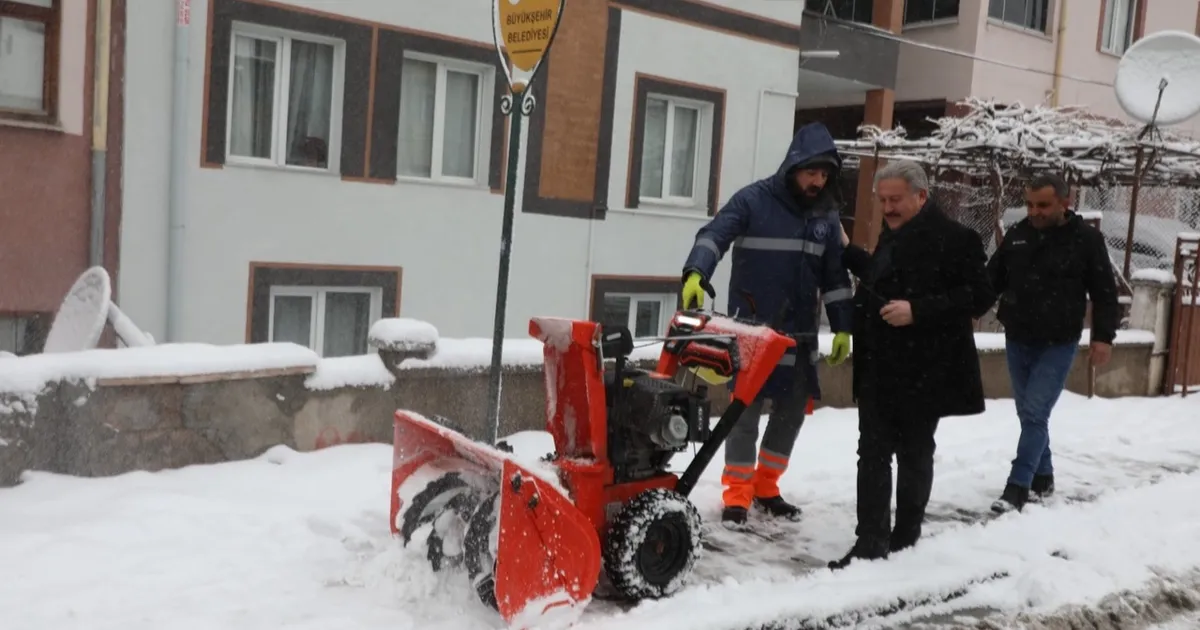 Mustafa Palancıoğlu karlı havada sahaya indi