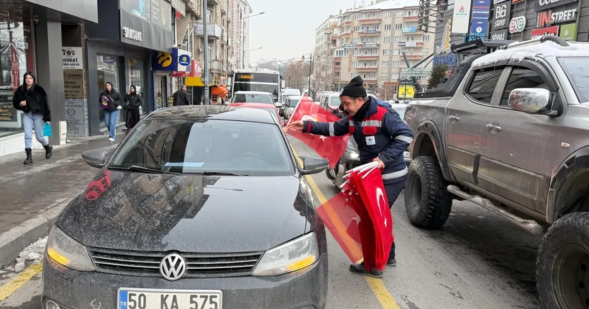 Nevşehir’de sokaklar Türk bayraklarıyla donatıldı
