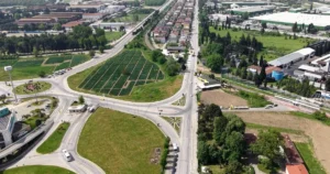 Şehir genelinde önemli ulaşım akslarını modern bir görünüme kavuşturup, ulaşım
