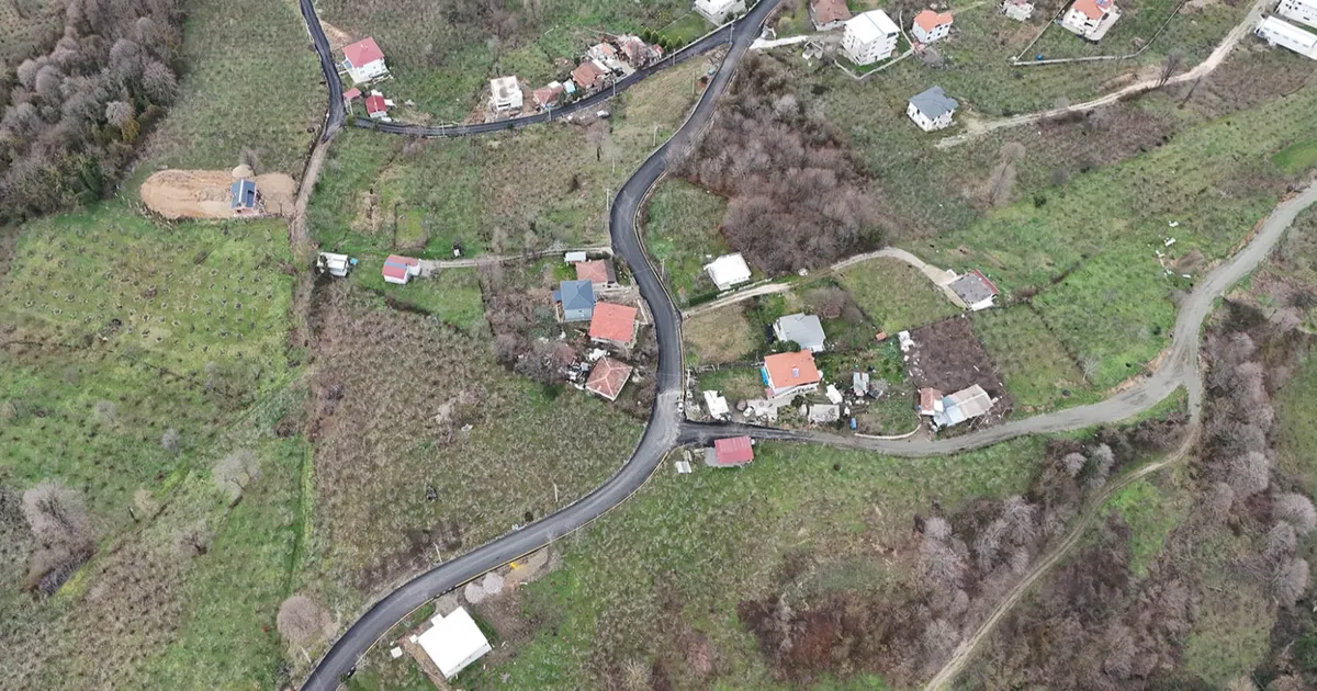 Sakarya’da mahallesi sakinlerinden asfalt teşekkürü