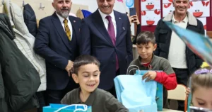 Sakarya Büyükşehir Belediye Başkanı Yusuf Alemdar, 2025-2026 yarıyıl karne törenine
