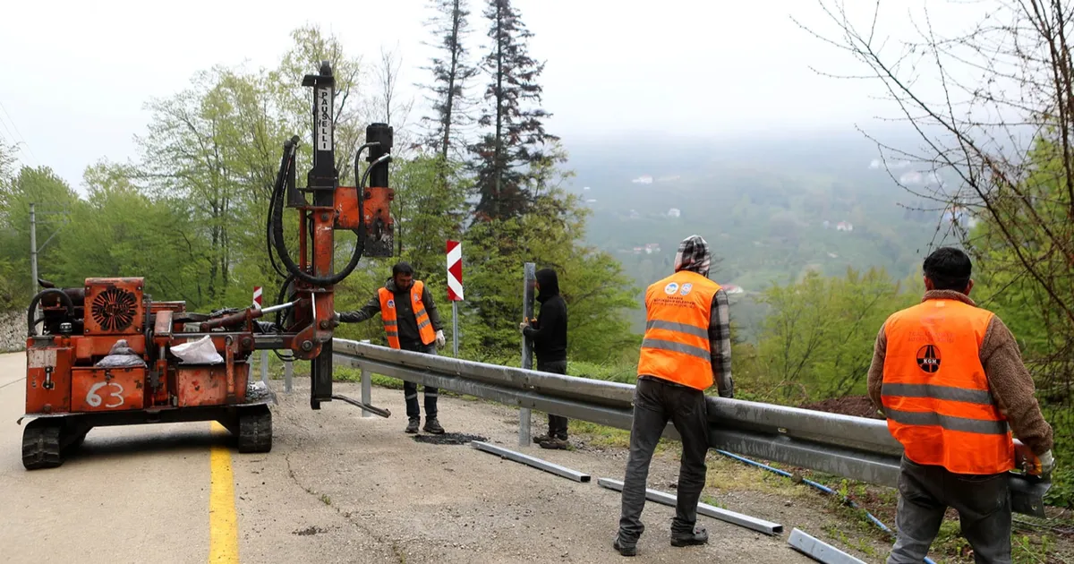 Sakarya’nın 10 mahallesine güvenli sürüş için çelik bariyer