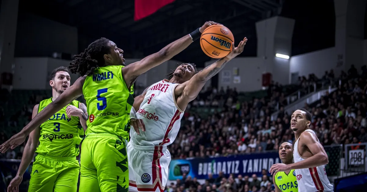 Tofaş play-in serisinde öne geçti