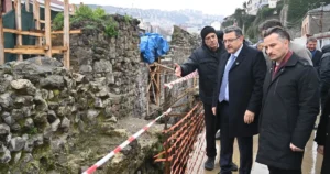 Trabzon Büyükşehir Belediyesi, tarihi sur duvarı restorasyon çalışmalarını tamamlayarak Pazarkapı