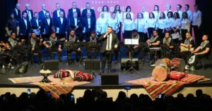 Trabzon Büyükşehir Belediyesi'nin, kültür-sanat faaliyetleri kapsamında düzenlediği ‘Sıra Gecesi’, katılımcıları