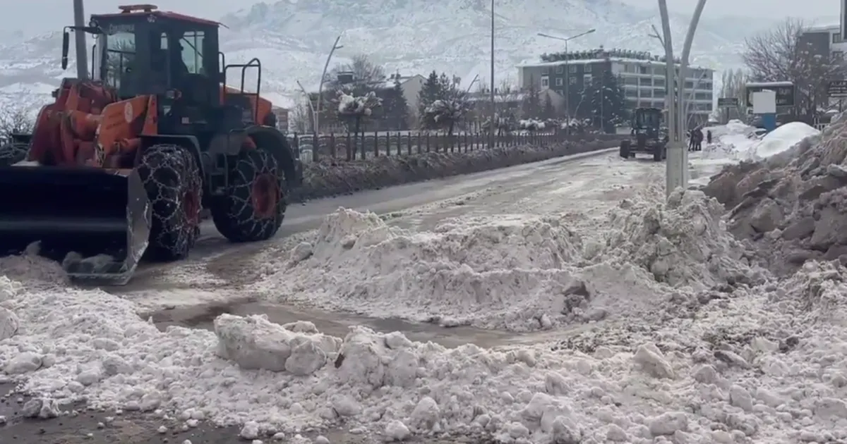Tunceli’de motokuryeler ile kış lastiği olmayan araçlar 5 gün trafik yasak