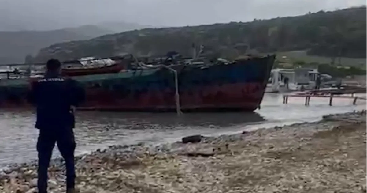 Urla sahilinde izinsiz gemi sökümüne 2 milyon TL ceza