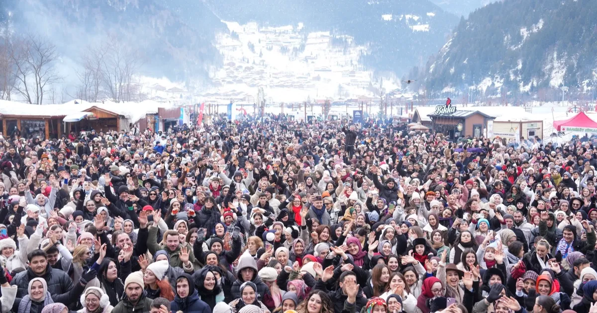 Trabzon Büyükşehir Belediyesi öncülüğünde gerçekleştirilen Uzungöl Kış Festivali, üçüncü gününde