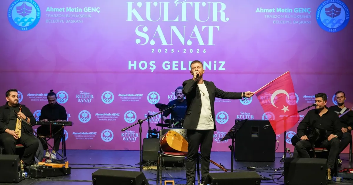 Volkan Arslan’dan Türk bayrağıyla anlamlı konser