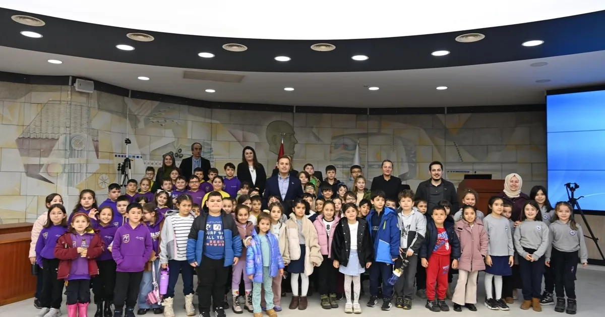 Ahmet Akın’a öğrencilerden ziyaret