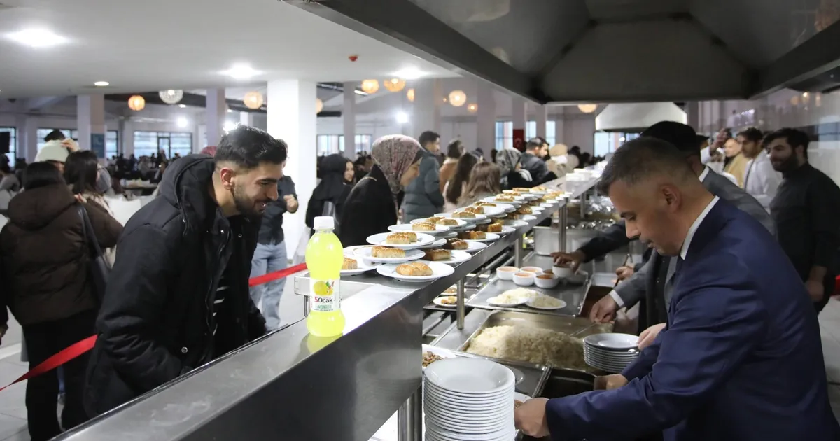 AİÇÜ’de ilk iftar öğrencilerle açıldı