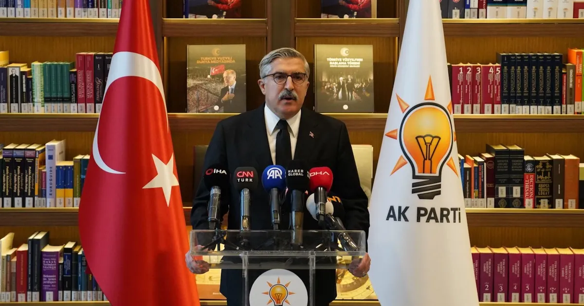 AK Parti Genel Başkan Yardımcısı Hüseyin Yayman,   "Demokrasi