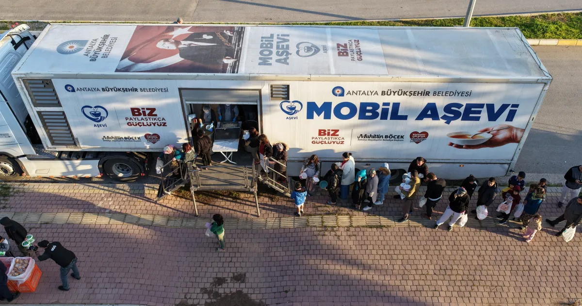 Antalya’da Mobil Aşevi Ramazan’da mahallelere ulaşıyor