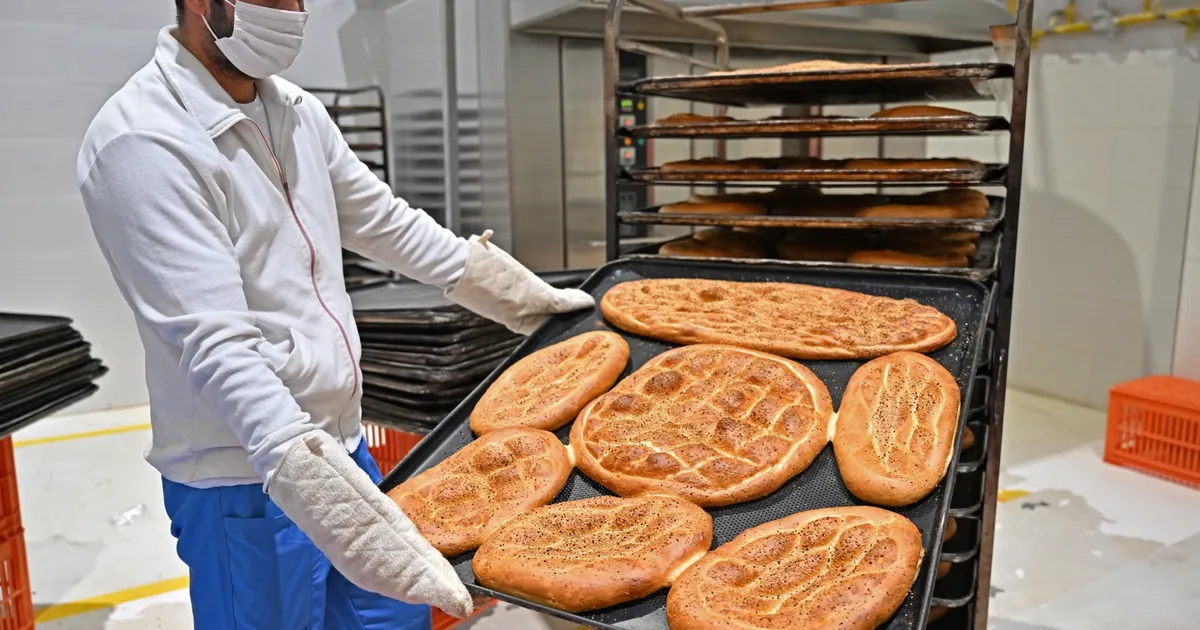 Antalya’da ramazan sofralarına uygun fiyatlı pide