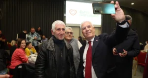 Bursa Büyükşehir Belediyesi’nin düzenlediği iftar programında ‘Bursa Gönüllüleri’ ile bir