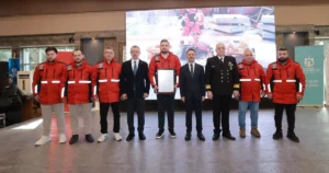 Kocaeli Büyükşehir Belediye Başkanı Tahir Büyükakın, AFAD eğitimlerini tamamlayan arama-kurtarma