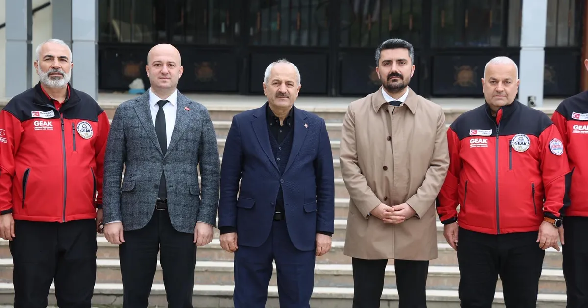 Başkan Büyükgöz Hatay’da deprem şehitlerini andı