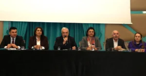 Nilüfer Belediye Başkanı Şadi Özdemir, temizlik işleri personeli ile buluştu.