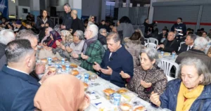 İzmir Büyükşehir Belediyesi, ramazanda kentin dört bir yanında iftar sofraları