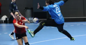 Kadınlar Hentbol Süper Ligi’nde mücadele eden Bursa Büyükşehir Belediyespor, 14.