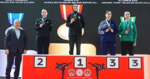 Bursa Büyükşehir Belediyesporlu karateciler Türkiye Şampiyonası’nda 3’ü altın 6 madalya