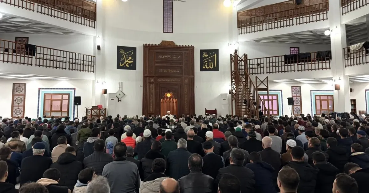 Bursa İnegöl’de ilk teravih gecesi manevi atmosferle yaşandı