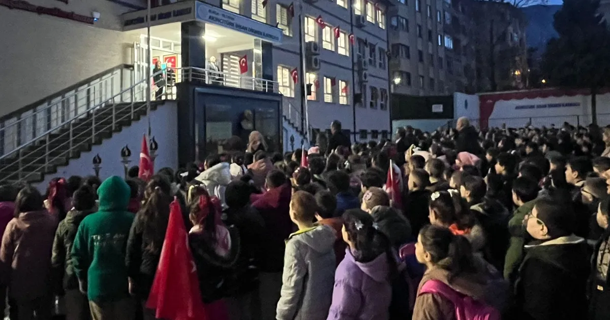 Bursa’da deprem şehitleri için saygı duruşu