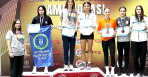 Bursa Büyükşehir Belediyespor Kulübü sporcuları, Bursa’da gerçekleştirilen U16 Nejat Kök