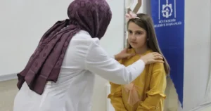 Kocaeli Büyükşehir Belediyesi, Anne Şehir Merkezleri’nde düzenlenen seminerde aileleri bilgilendirmeye