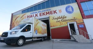 Çorum Belediyesi Halk Ekmek Fabrikası’nda 240 gram yumurtalı-susamlı Ramazan pidesi,