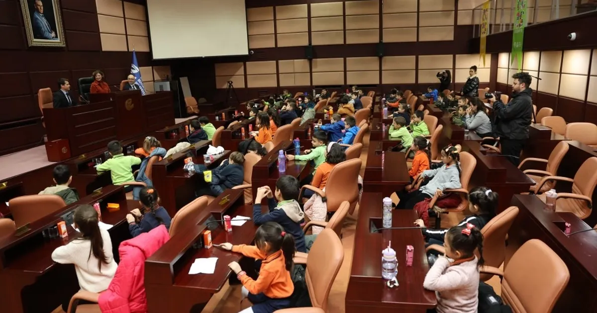 Eskişehirli minik öğrencilerden Başkan Ünlüce’ye anlamlı ziyaret